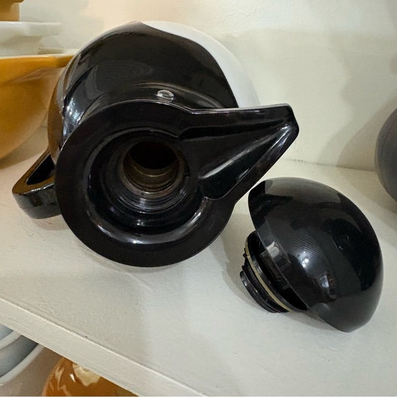 Vintage 1980s Metrokane Penguin Thermal 1 Quart Carafe With Googly Eyes - Picture 6 of 10